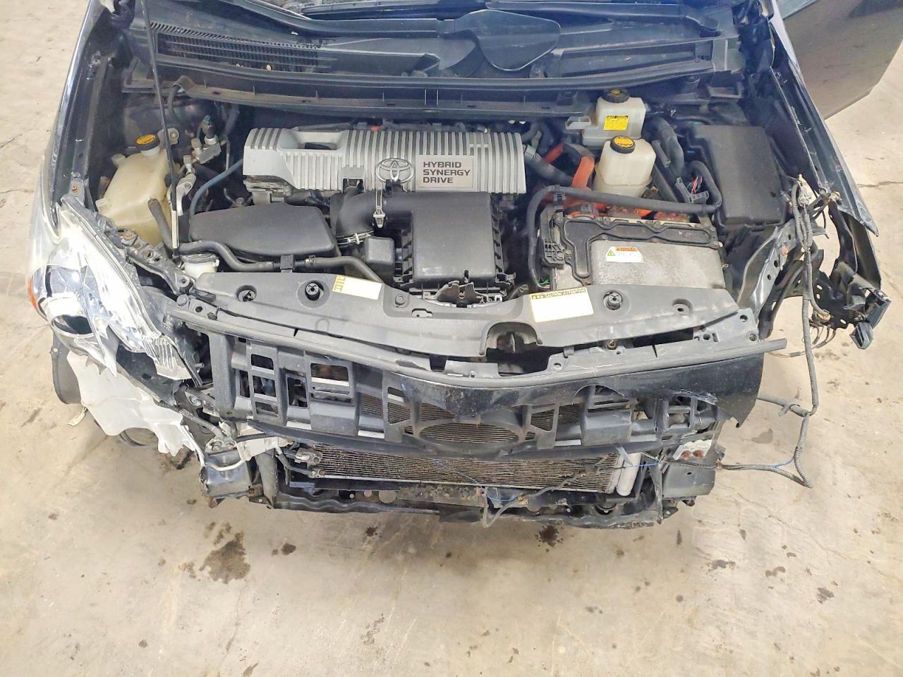 2010 TOYOTA PRIUS III photo 11