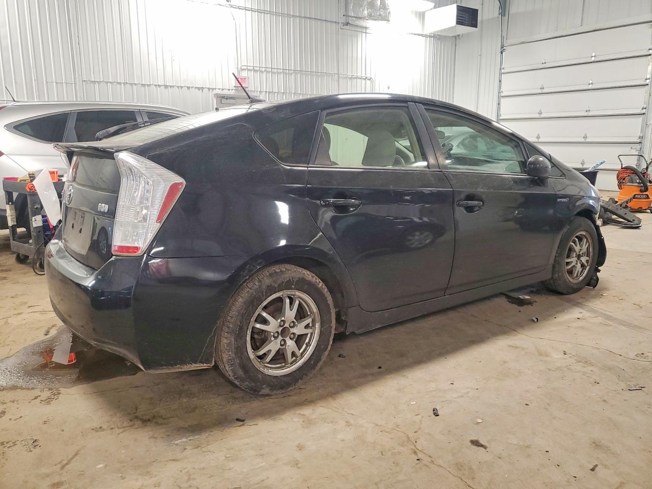 2010 TOYOTA PRIUS III photo 3