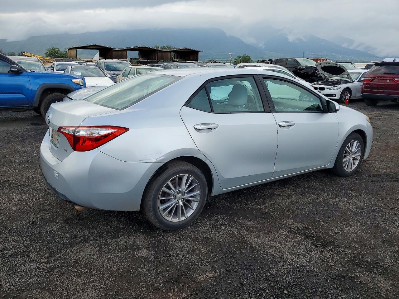 2014 TOYOTA COROLLA photo 3