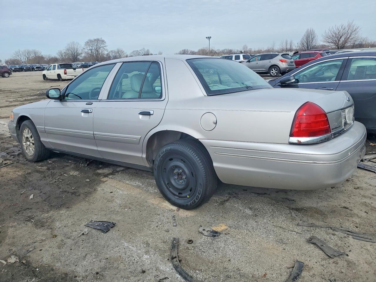 2004 FORD CROWN VICTORIA LX photo 2