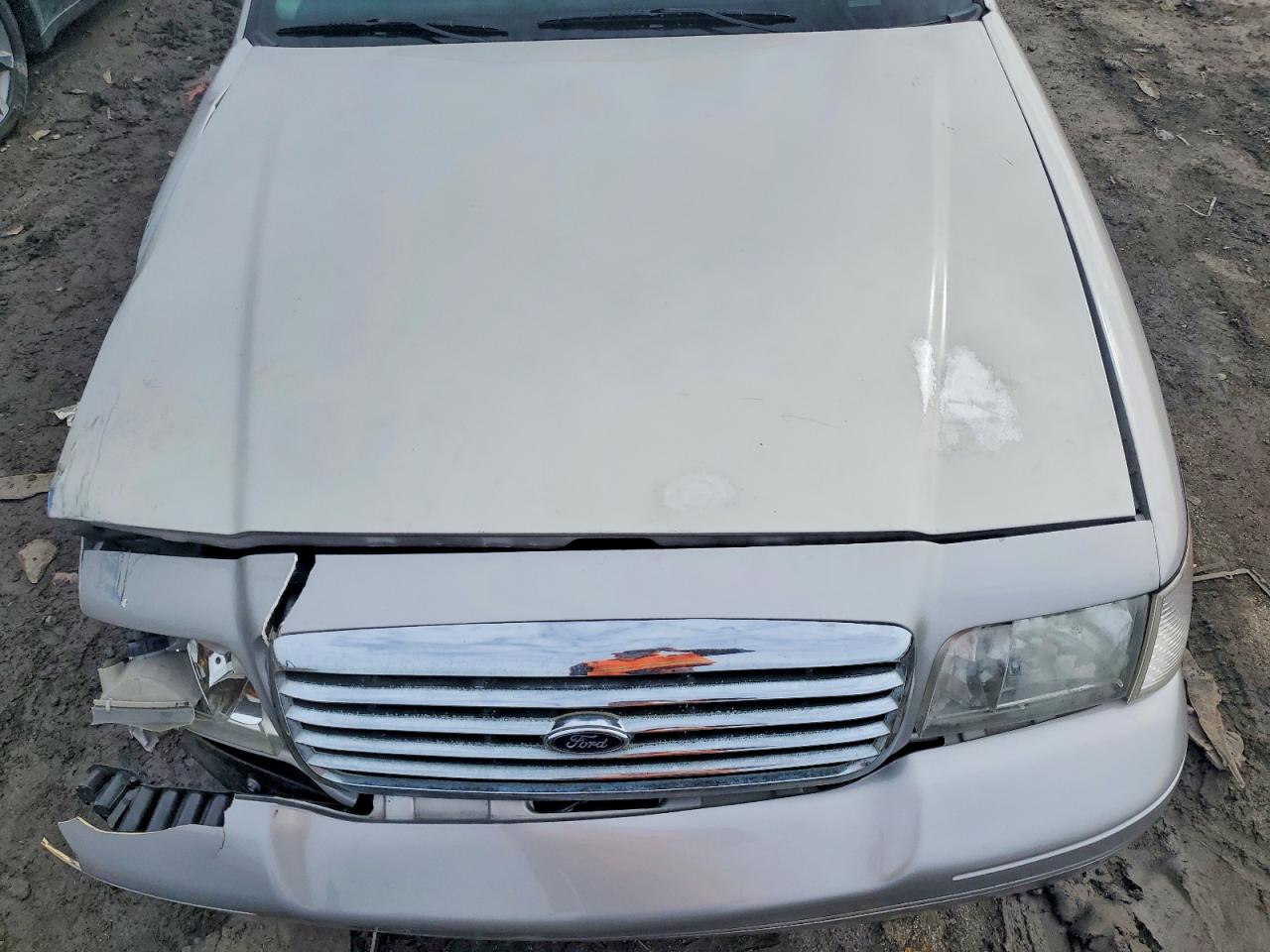 2004 FORD CROWN VICTORIA LX photo 11