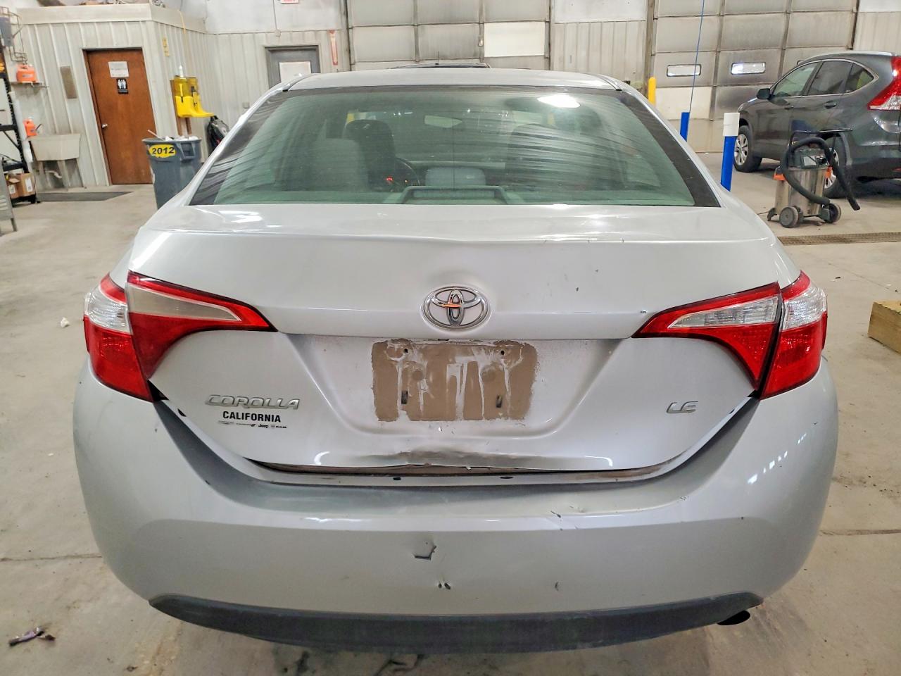 2015 TOYOTA COROLLA LE photo 11