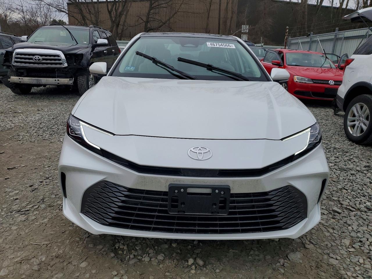2025 TOYOTA CAMRY XLE photo 9