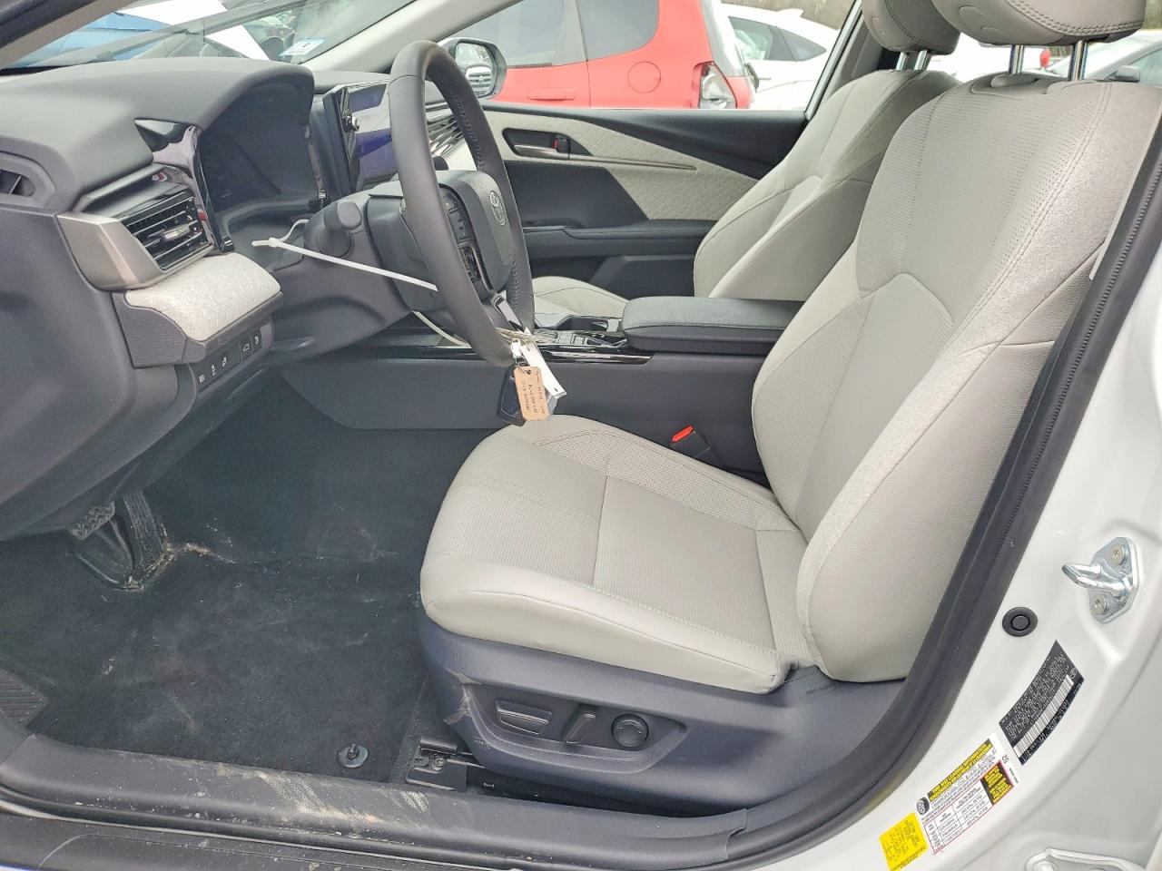 2025 TOYOTA CAMRY XLE photo 13