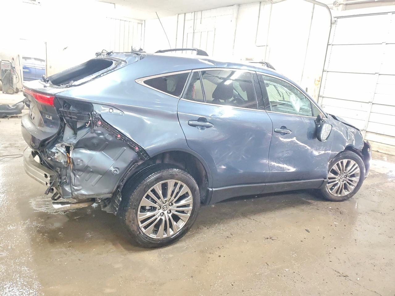 2023 TOYOTA VENZA XLE photo 7