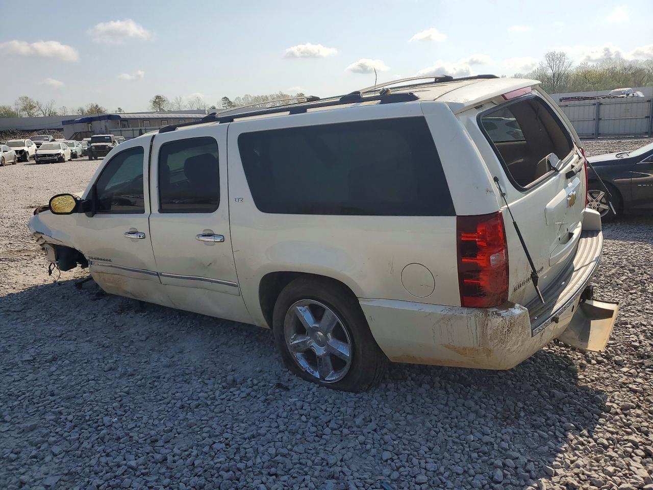 2013 CHEVROLET SUBURBAN C1500 LTZ photo 2