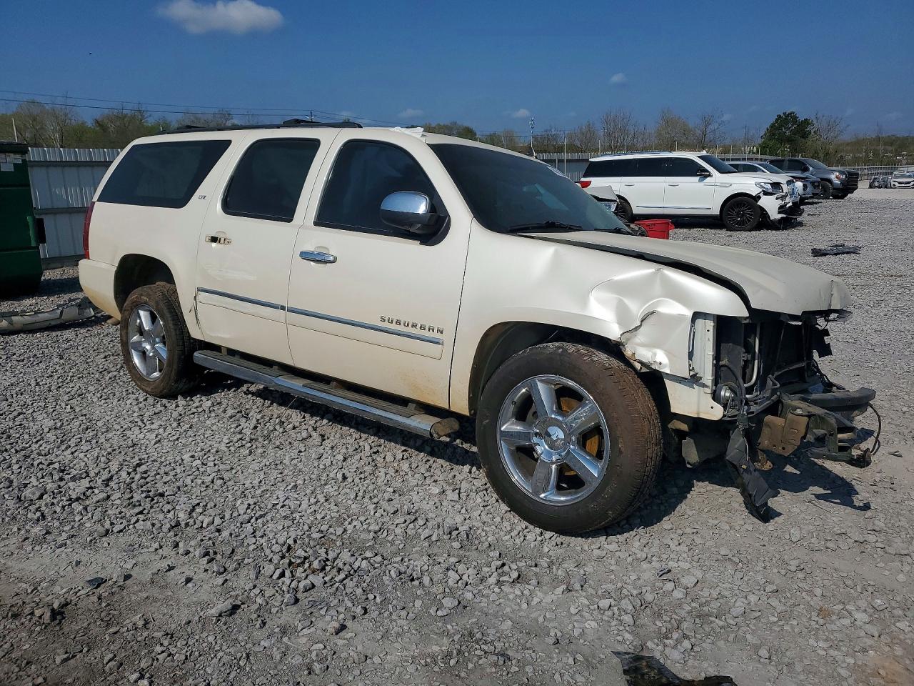 2013 CHEVROLET SUBURBAN C1500 LTZ photo 4