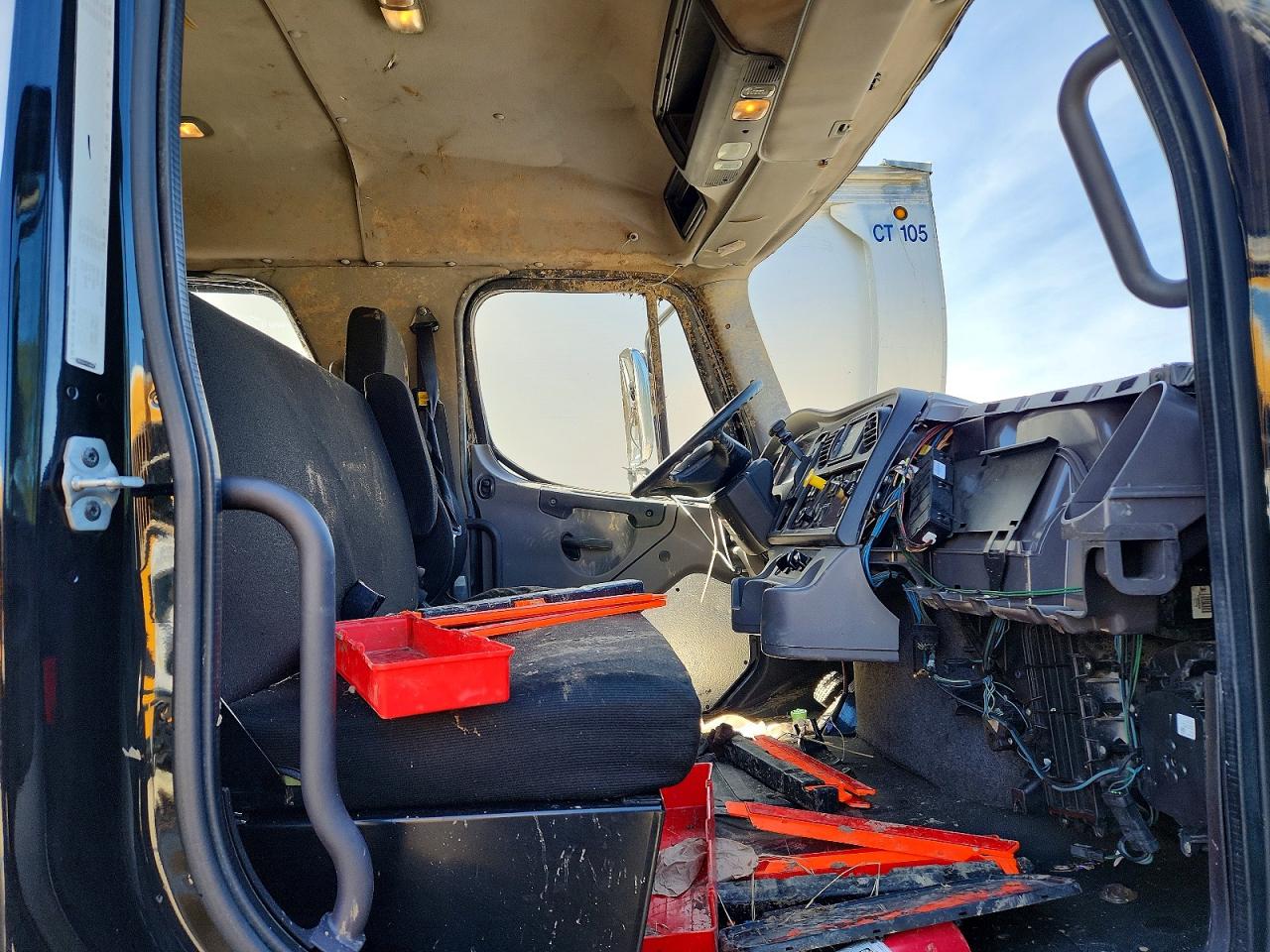 2015 FREIGHTLINER BUSINESS CLASS M2 BOX TRUCK photo 9