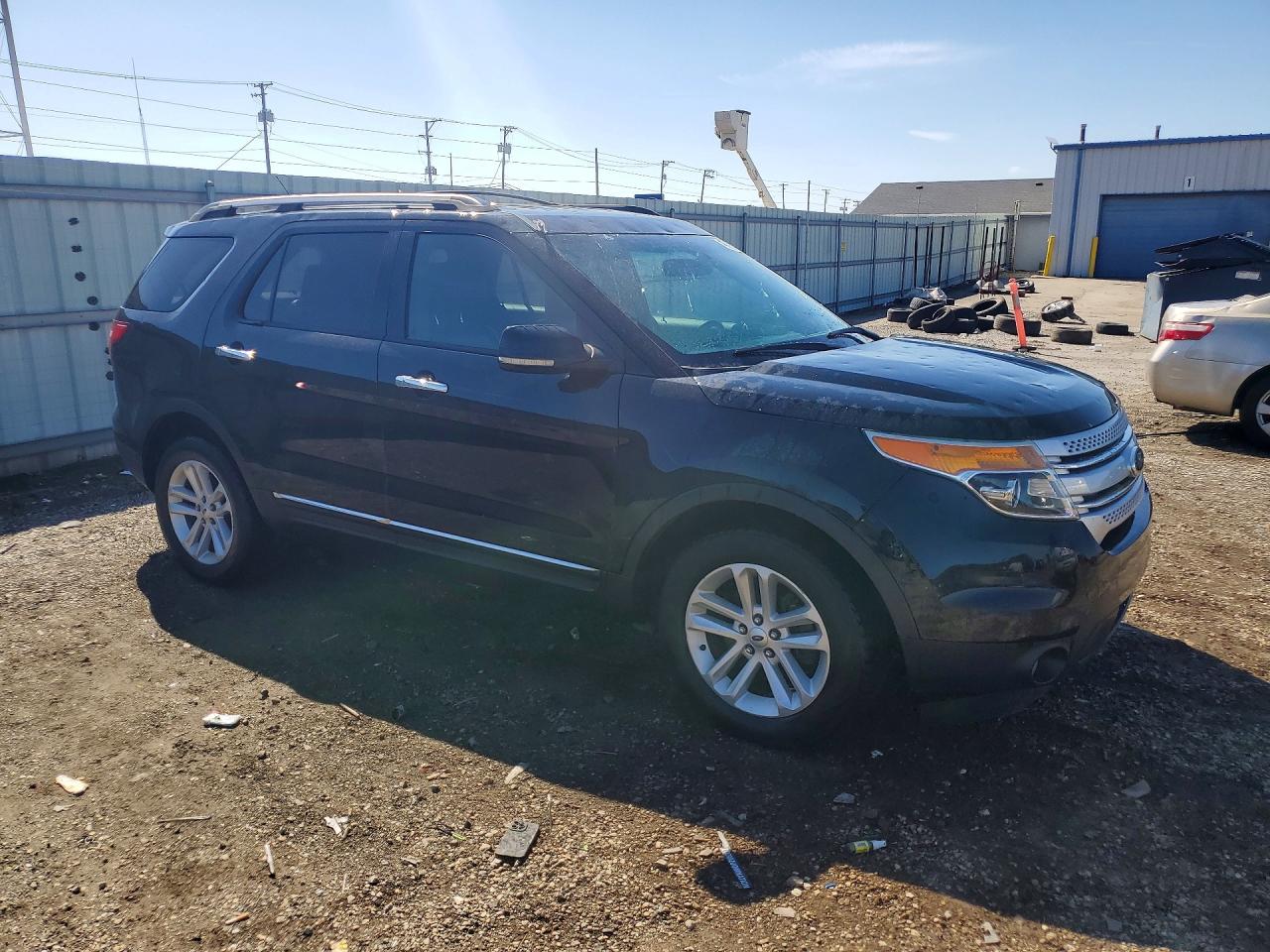 2013 FORD EXPLORER XLT photo 4