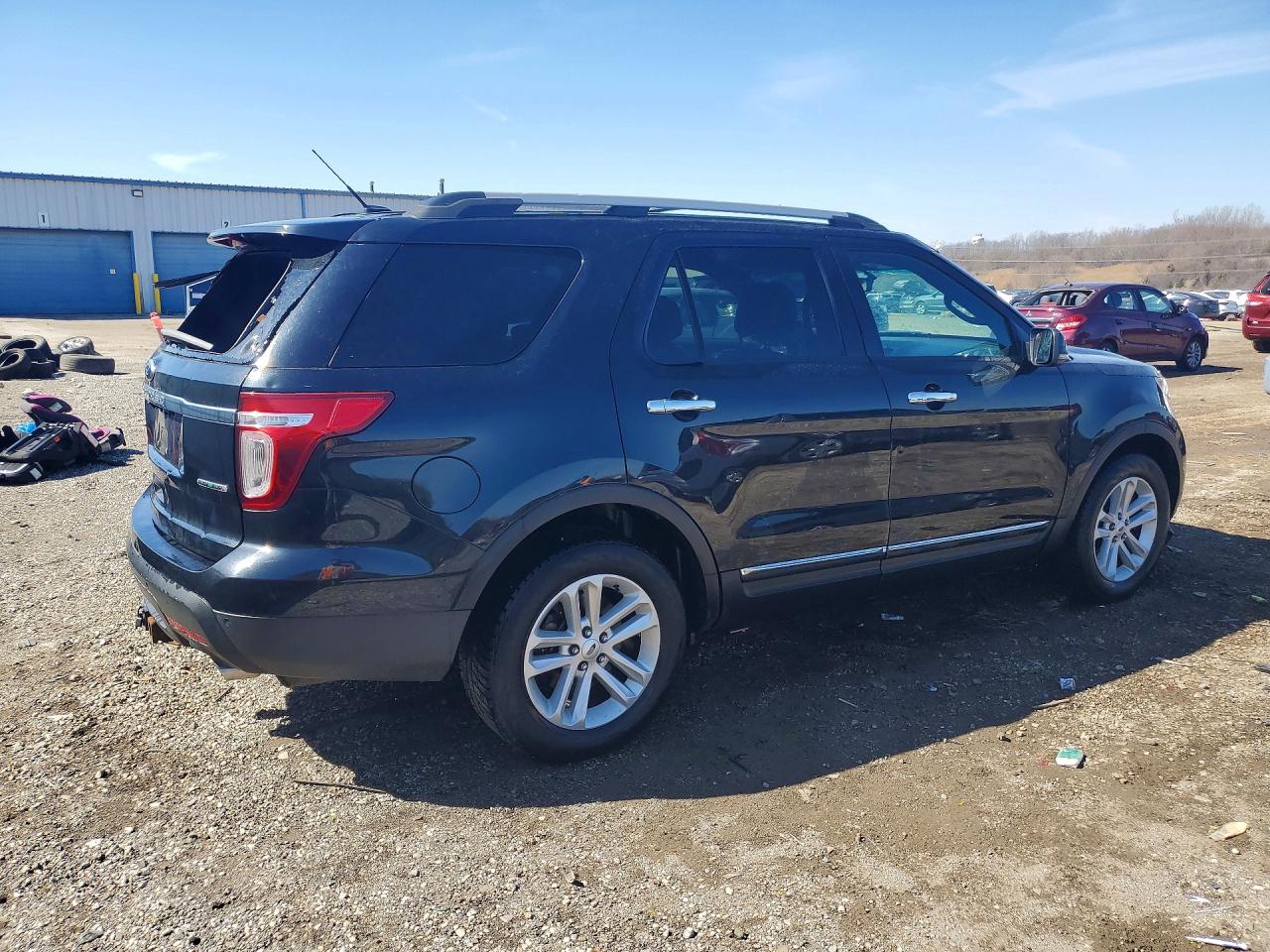 2013 FORD EXPLORER XLT photo 3