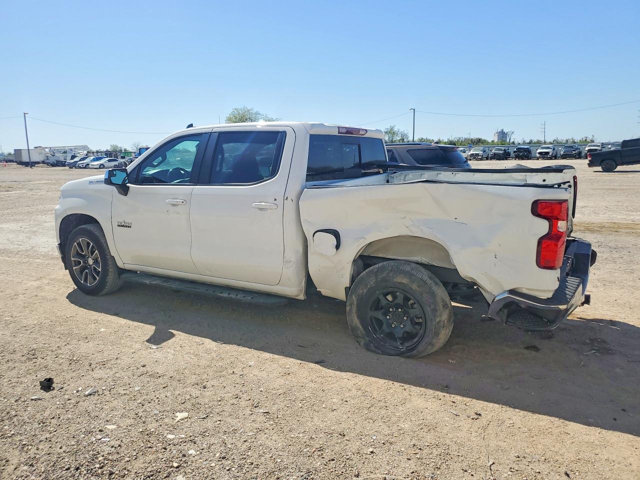 2020 CHEVROLET SILVERADO C1500 LT photo 3