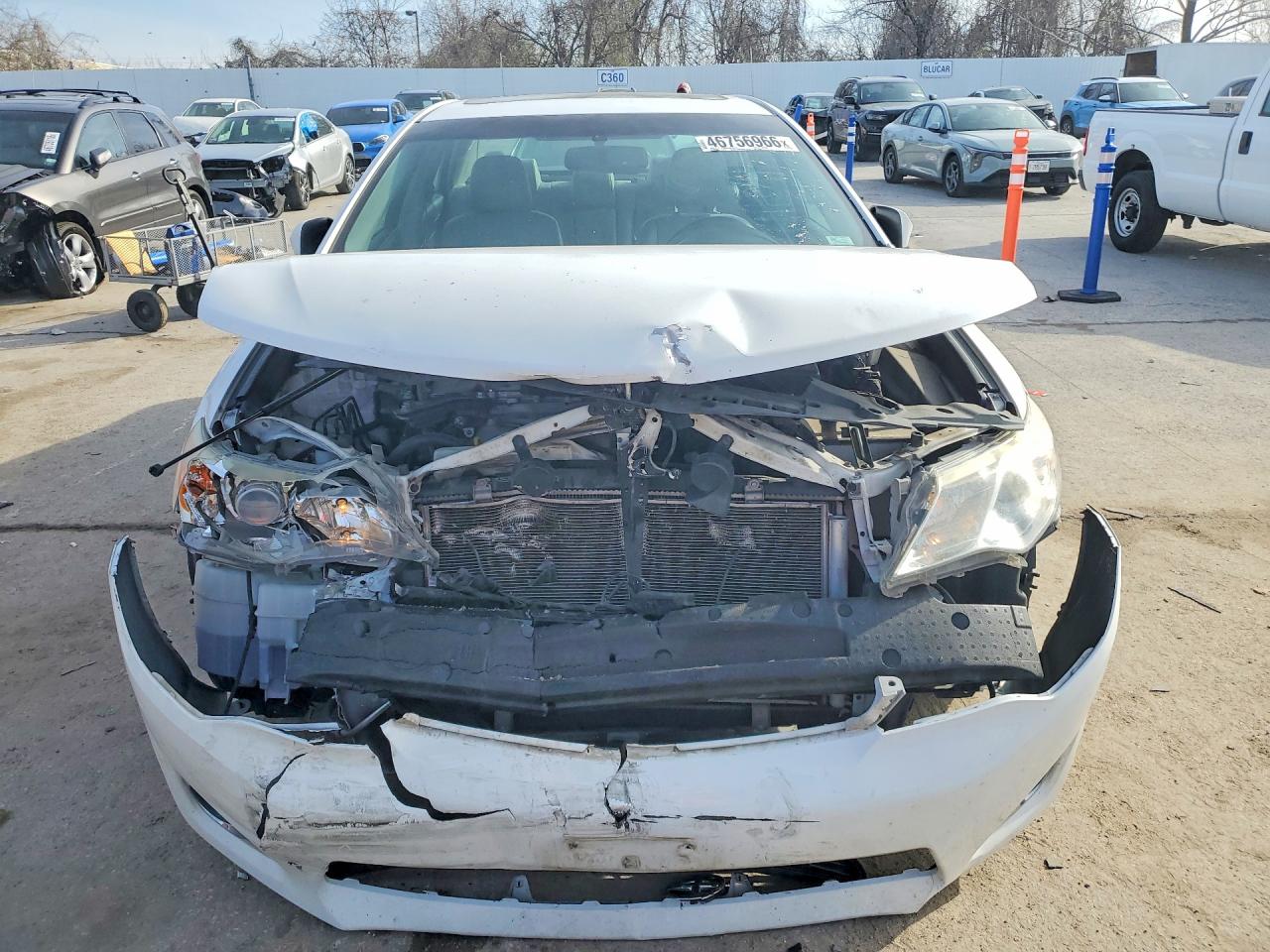 2013 TOYOTA CAMRY XLE photo 5