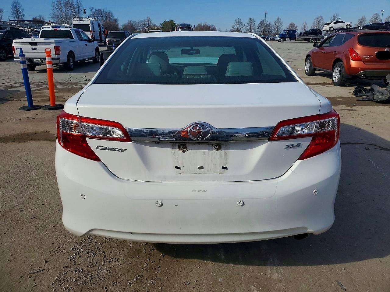 2013 TOYOTA CAMRY XLE photo 6