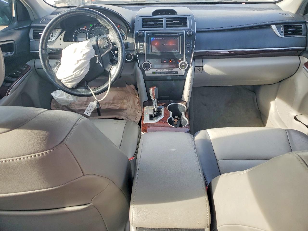 2013 TOYOTA CAMRY XLE photo 8