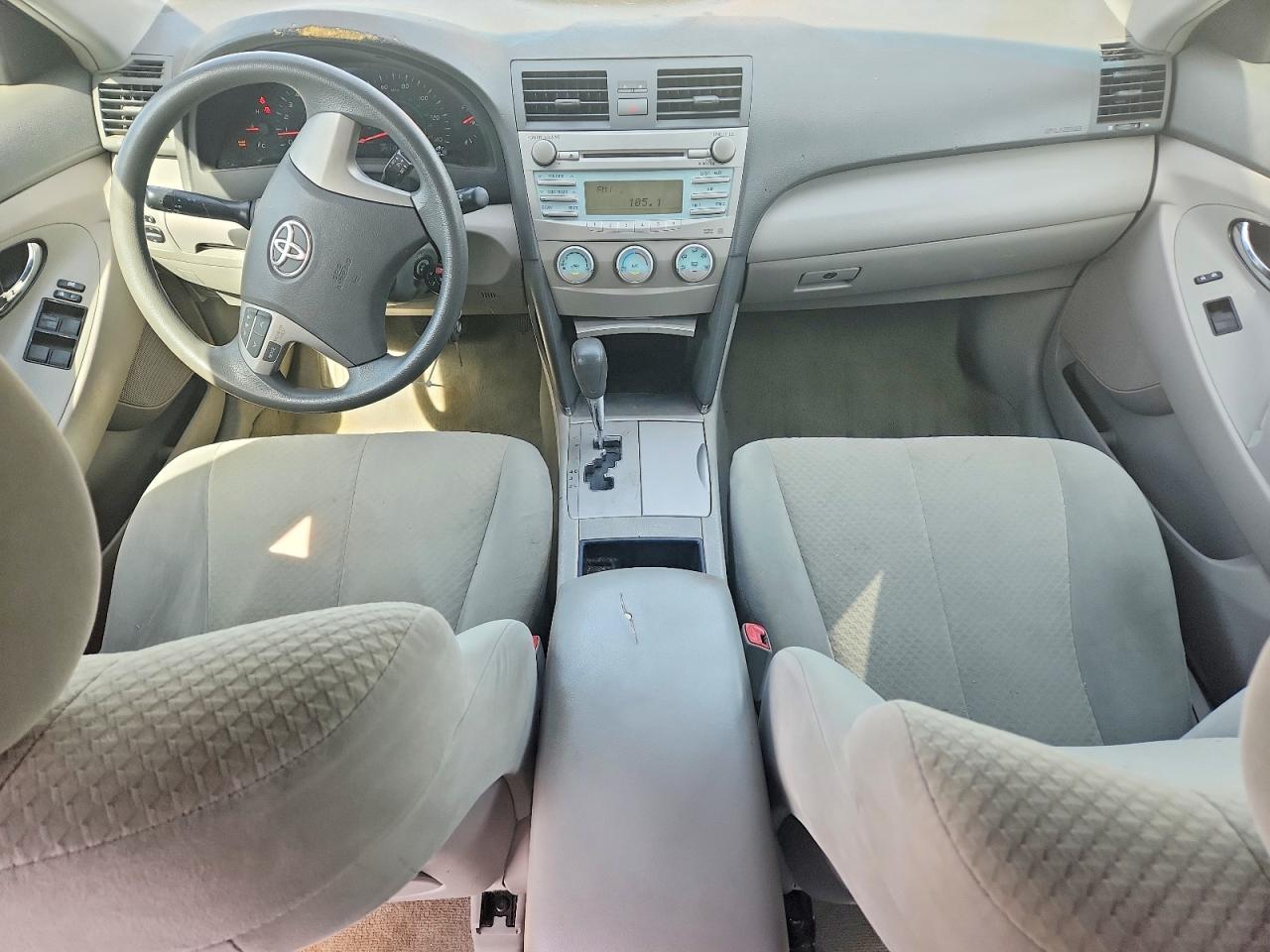 2009 TOYOTA CAMRY LE photo 8
