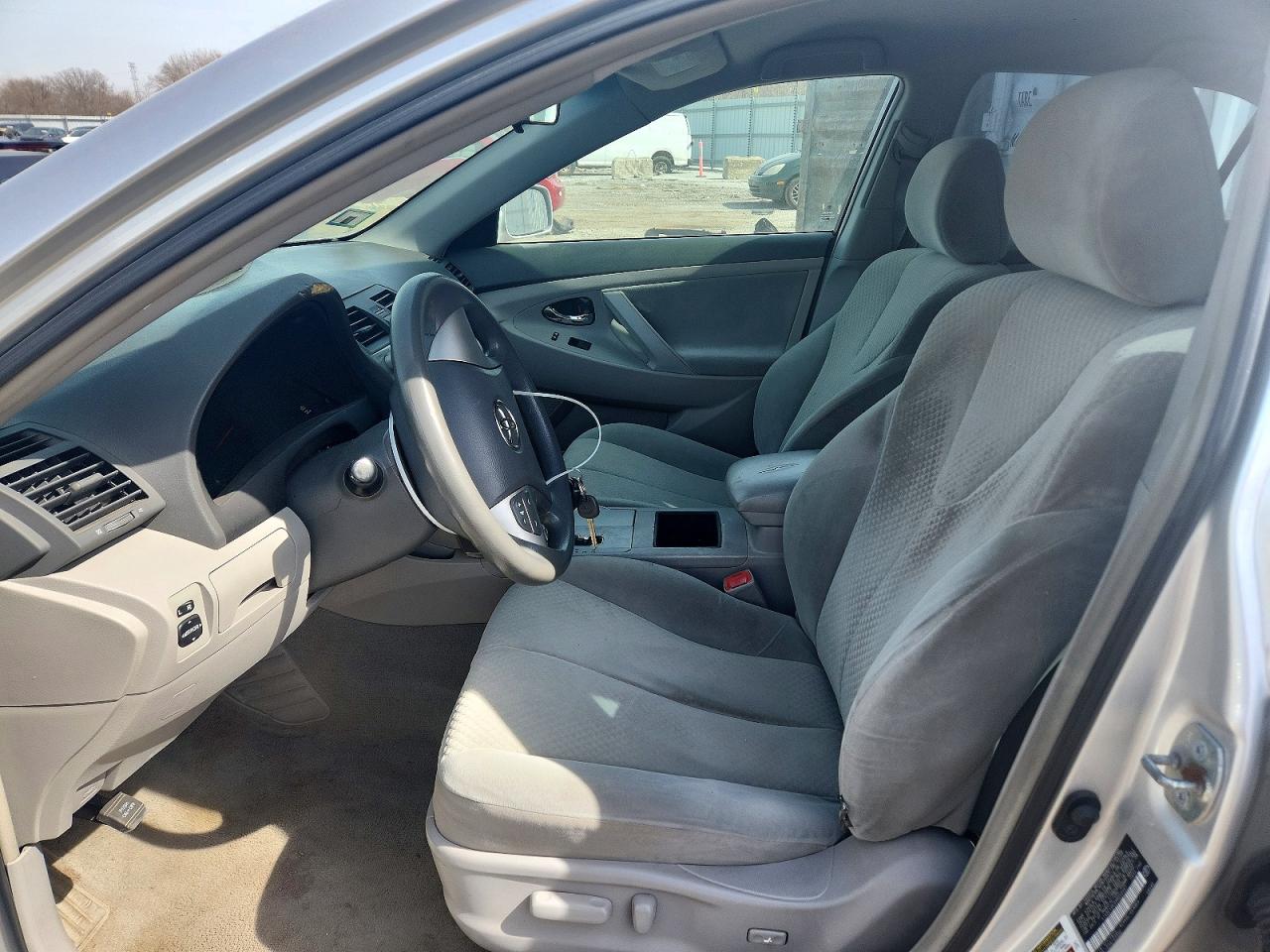 2009 TOYOTA CAMRY LE photo 7