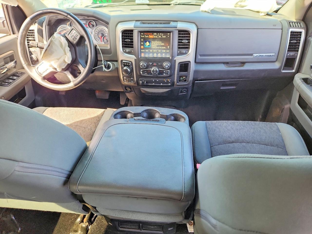 2016 RAM 1500 SLT photo 8
