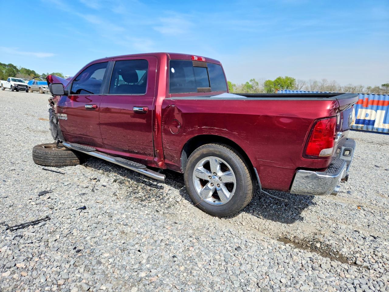2016 RAM 1500 SLT photo 2