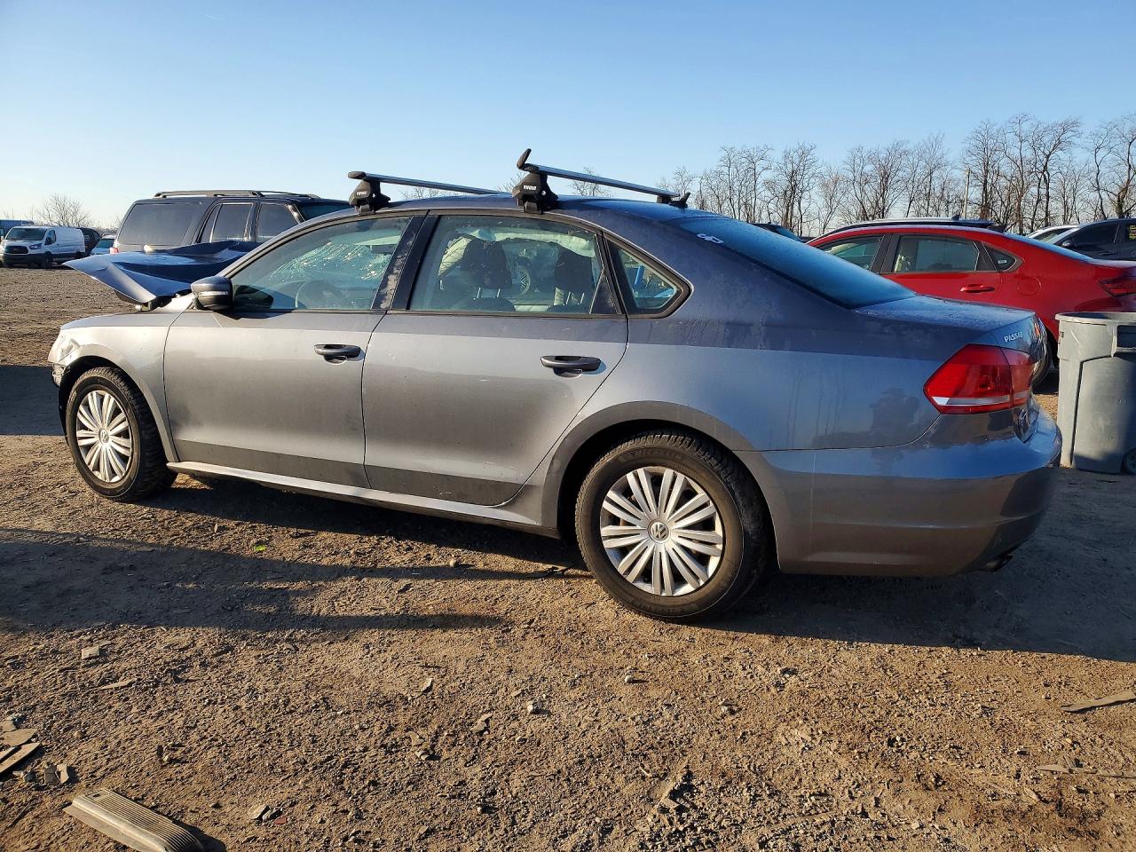 2014 VOLKSWAGEN PASSAT S photo 2