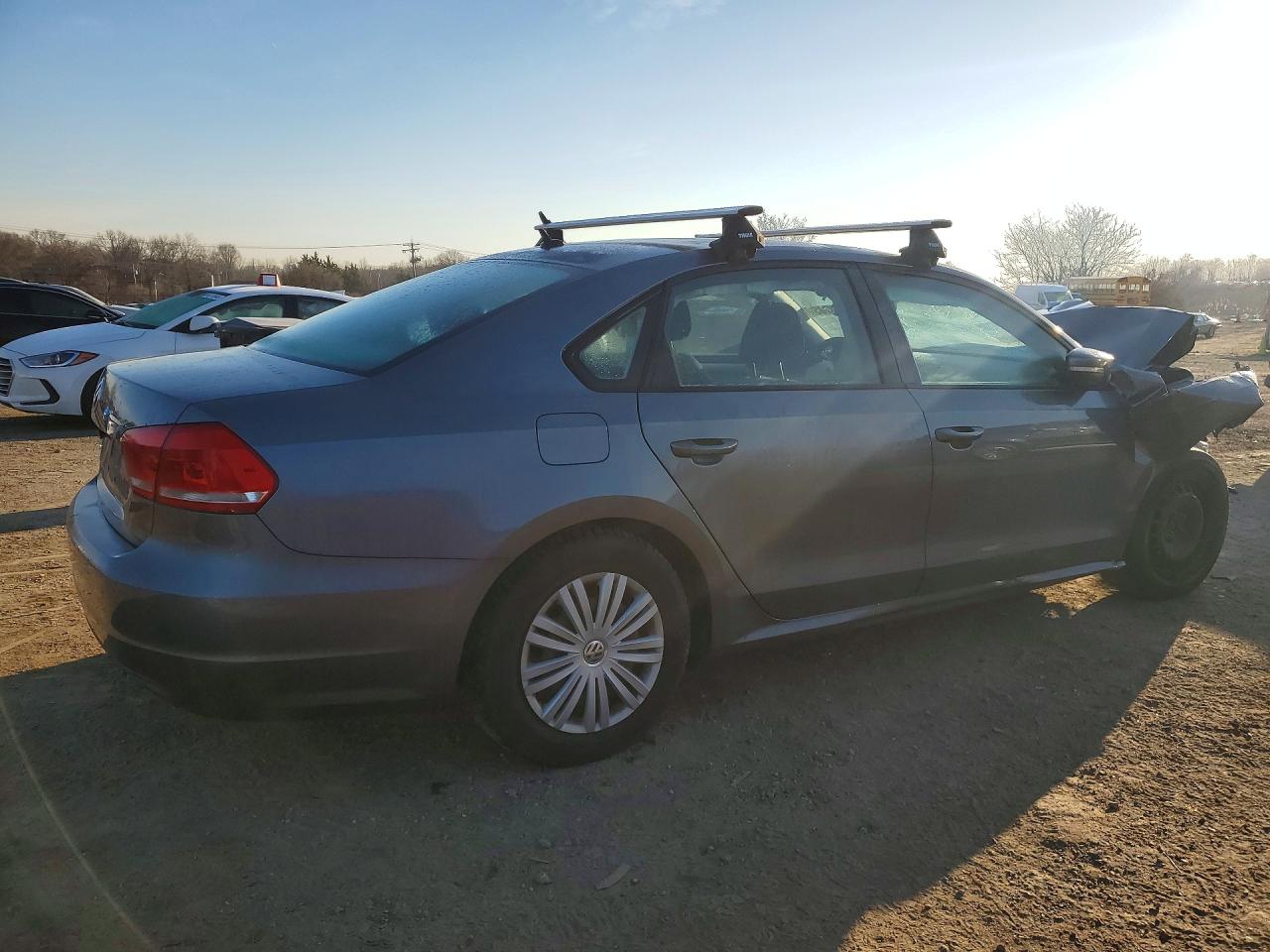 2014 VOLKSWAGEN PASSAT S photo 3