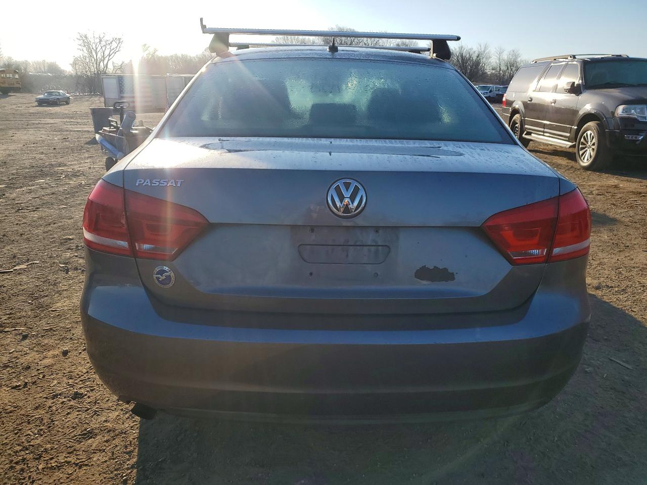 2014 VOLKSWAGEN PASSAT S photo 6