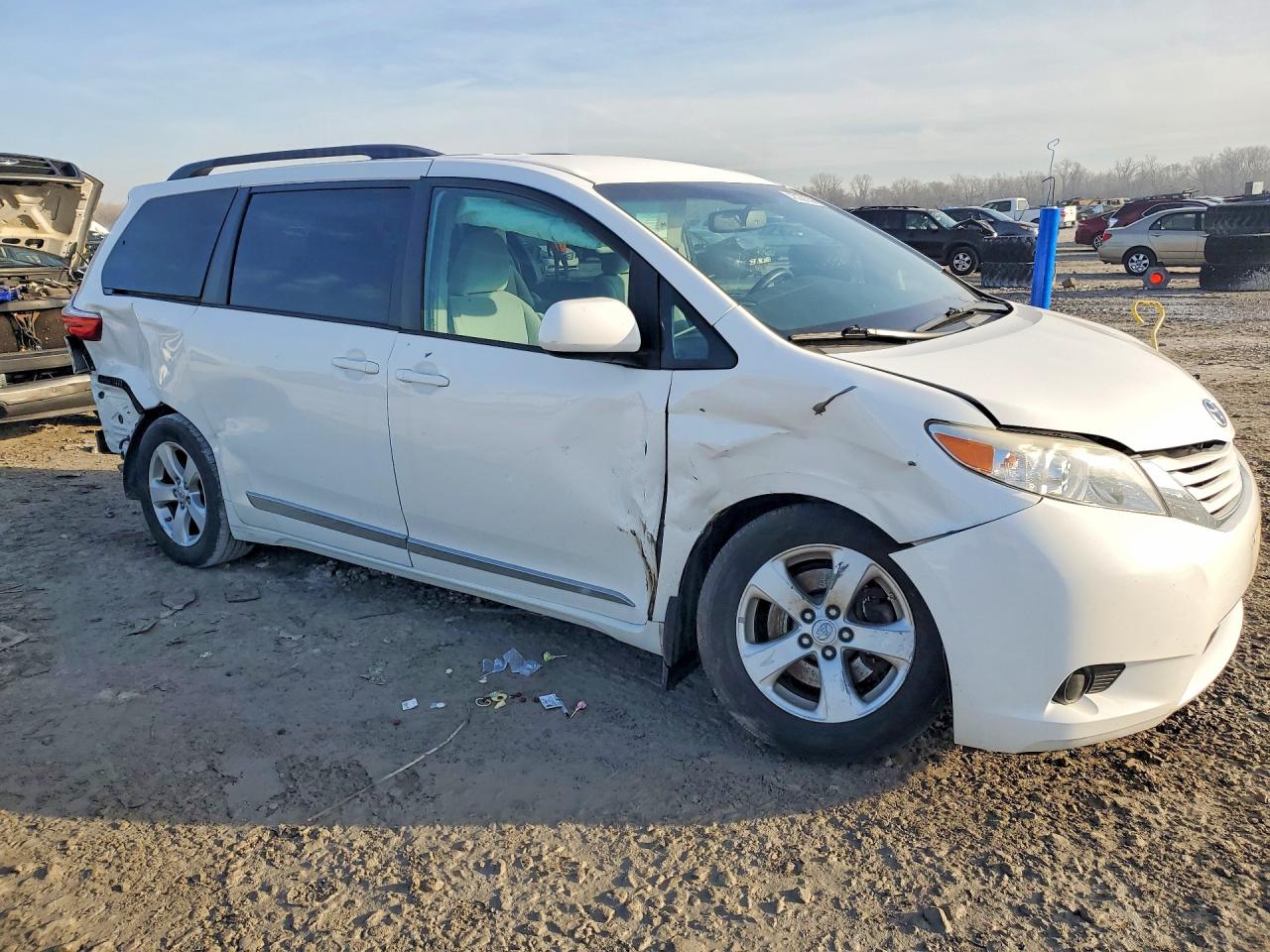 2017 TOYOTA SIENNA LE 8-PASSENGER photo 7