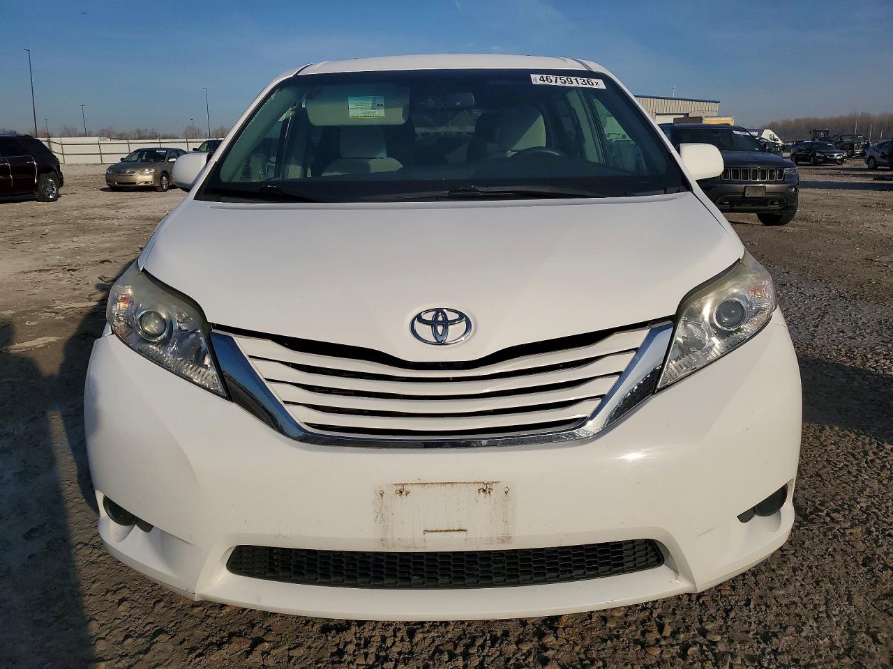 2017 TOYOTA SIENNA LE 8-PASSENGER photo 9