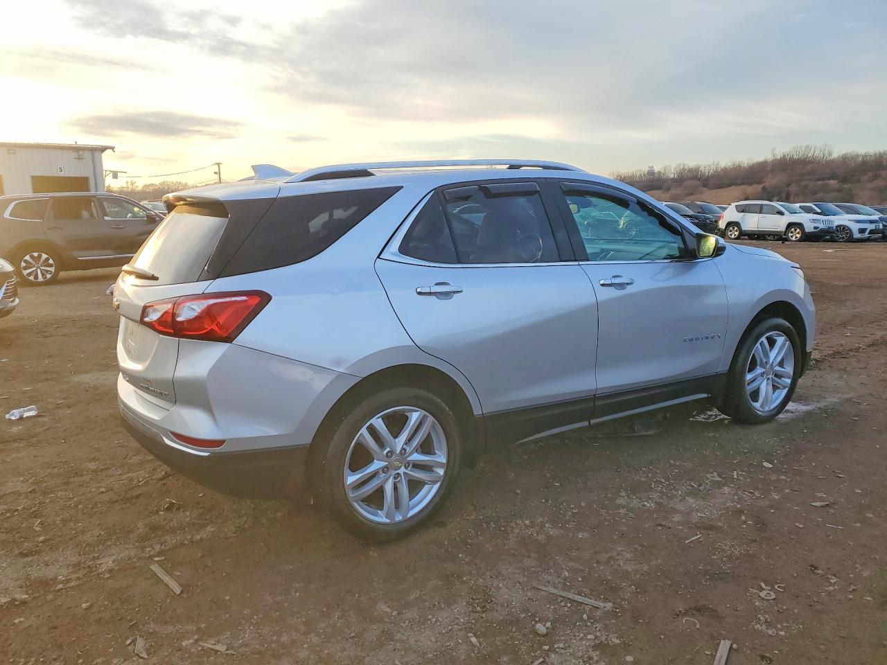 2021 CHEVROLET EQUINOX PREMIER photo 3
