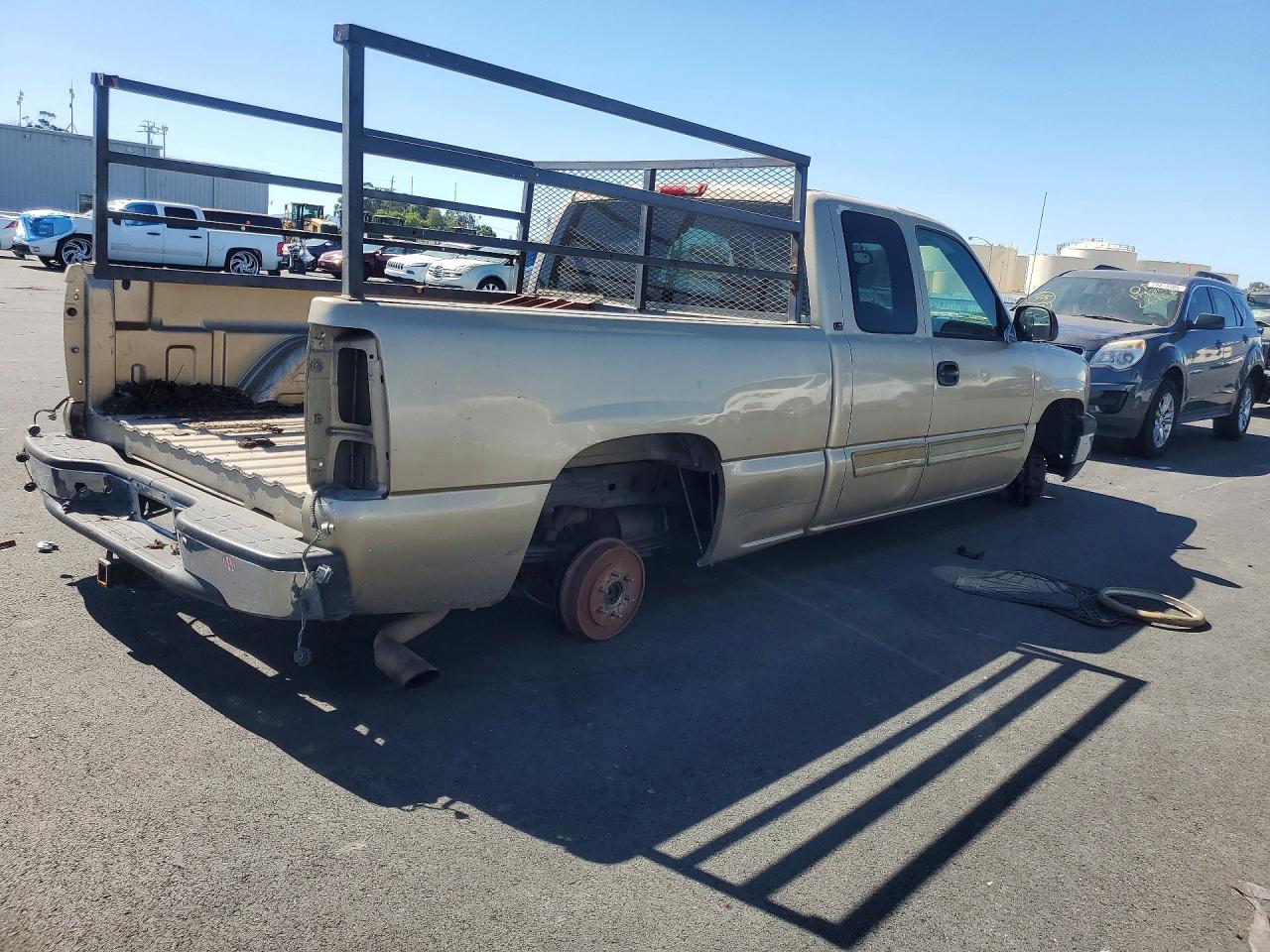 2005 CHEVROLET SILVERADO C1500 photo 3