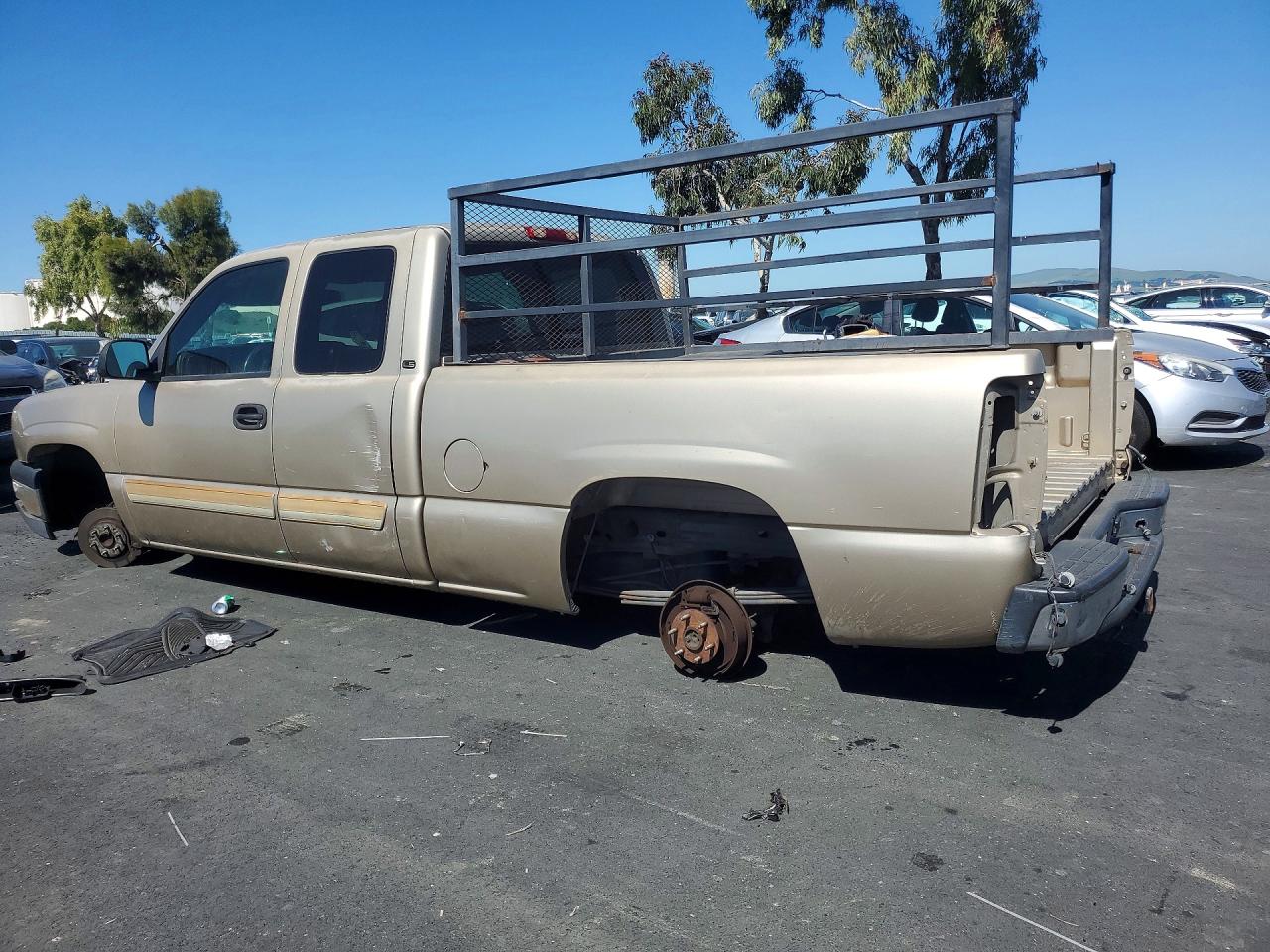 2005 CHEVROLET SILVERADO C1500 photo 2