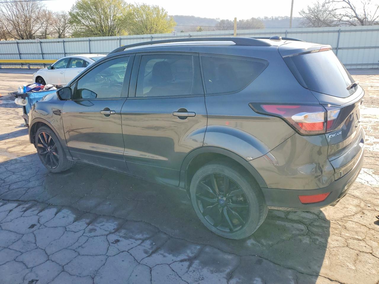 2017 FORD ESCAPE SE photo 2