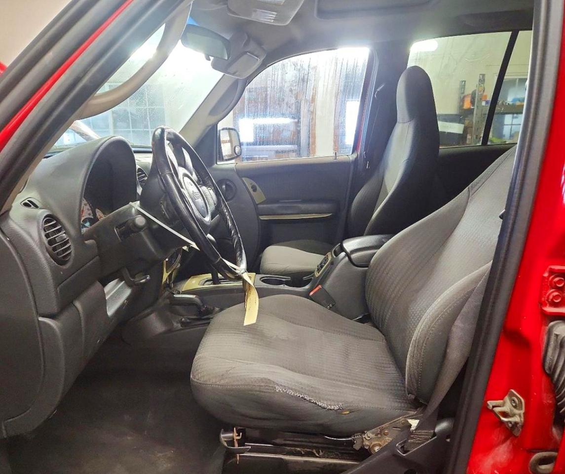 2002 JEEP LIBERTY SPORT photo 19