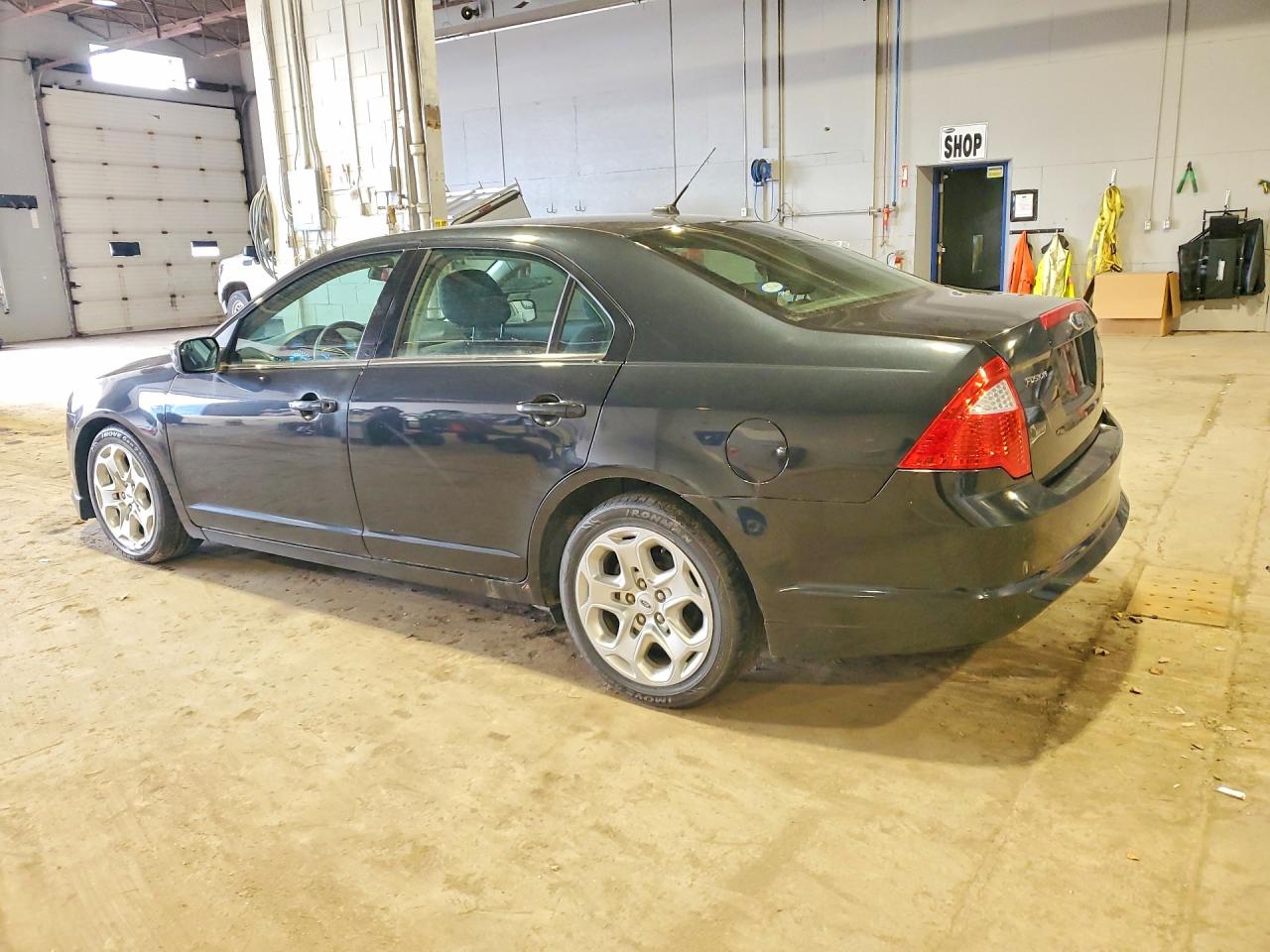 2011 FORD FUSION SE photo 2