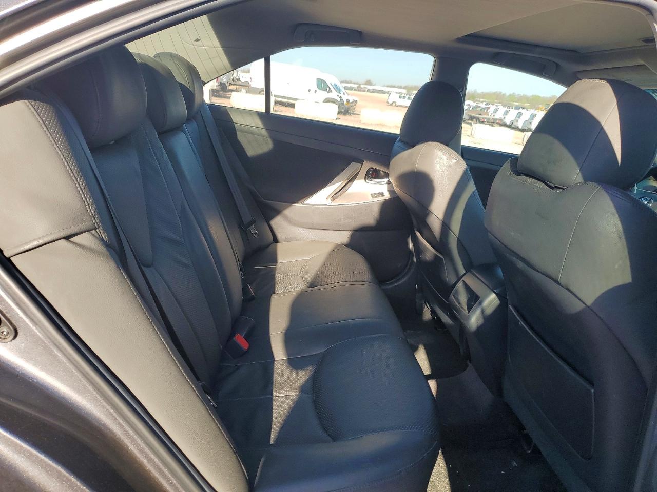 2011 TOYOTA CAMRY SE photo 10