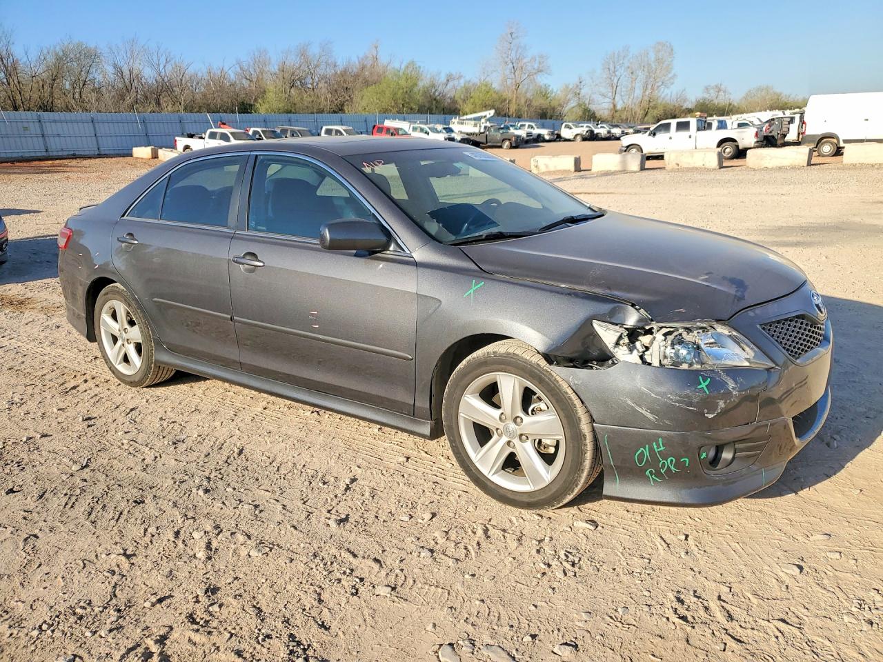 2011 TOYOTA CAMRY SE photo 4