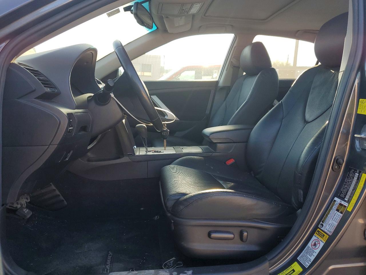 2011 TOYOTA CAMRY SE photo 7