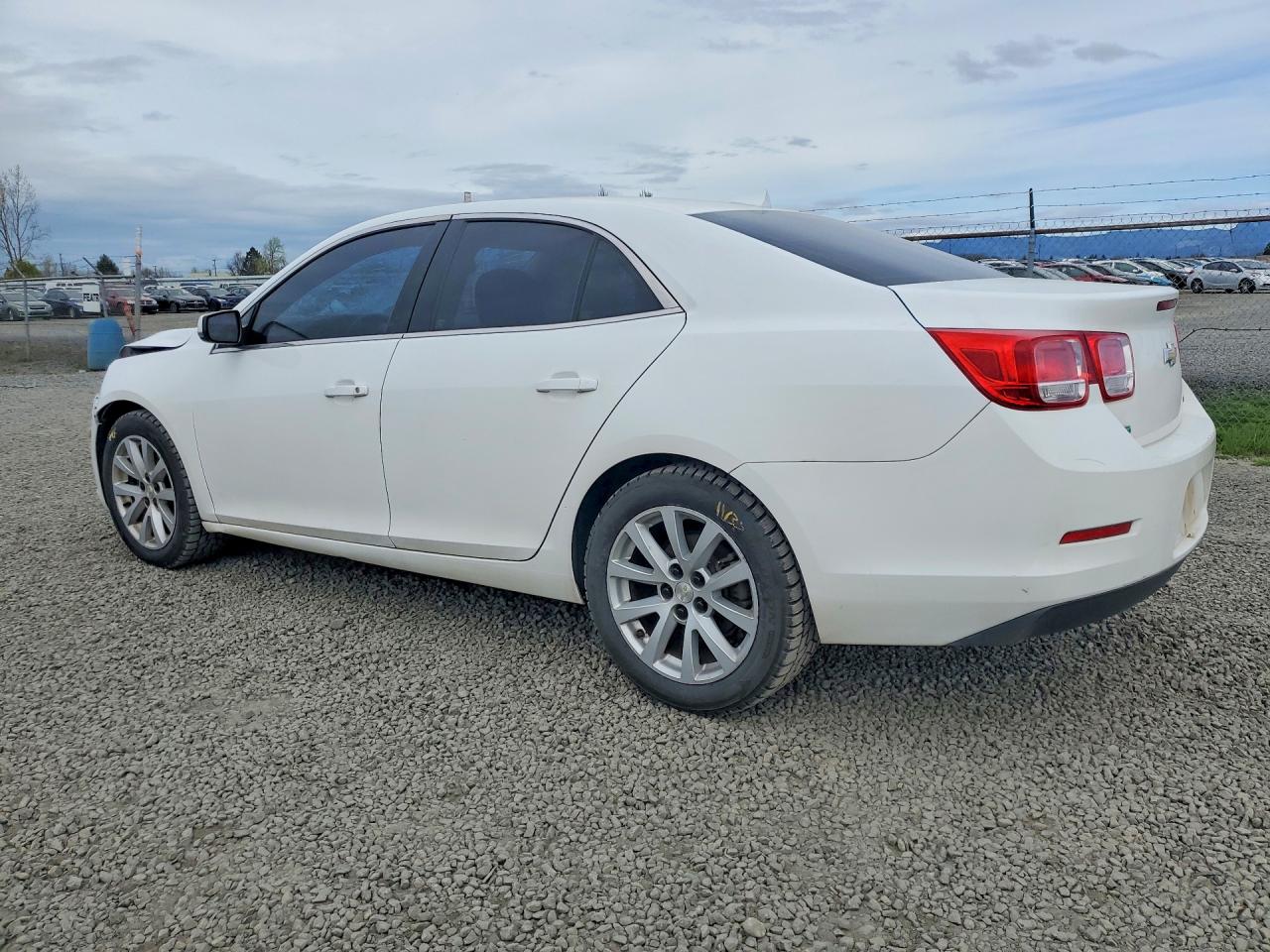 2014 CHEVROLET MALIBU 2LT photo 2