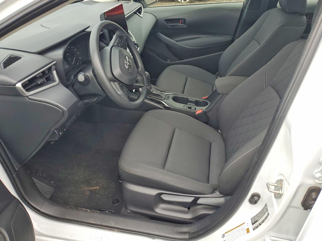2025 TOYOTA COROLLA LE photo 13