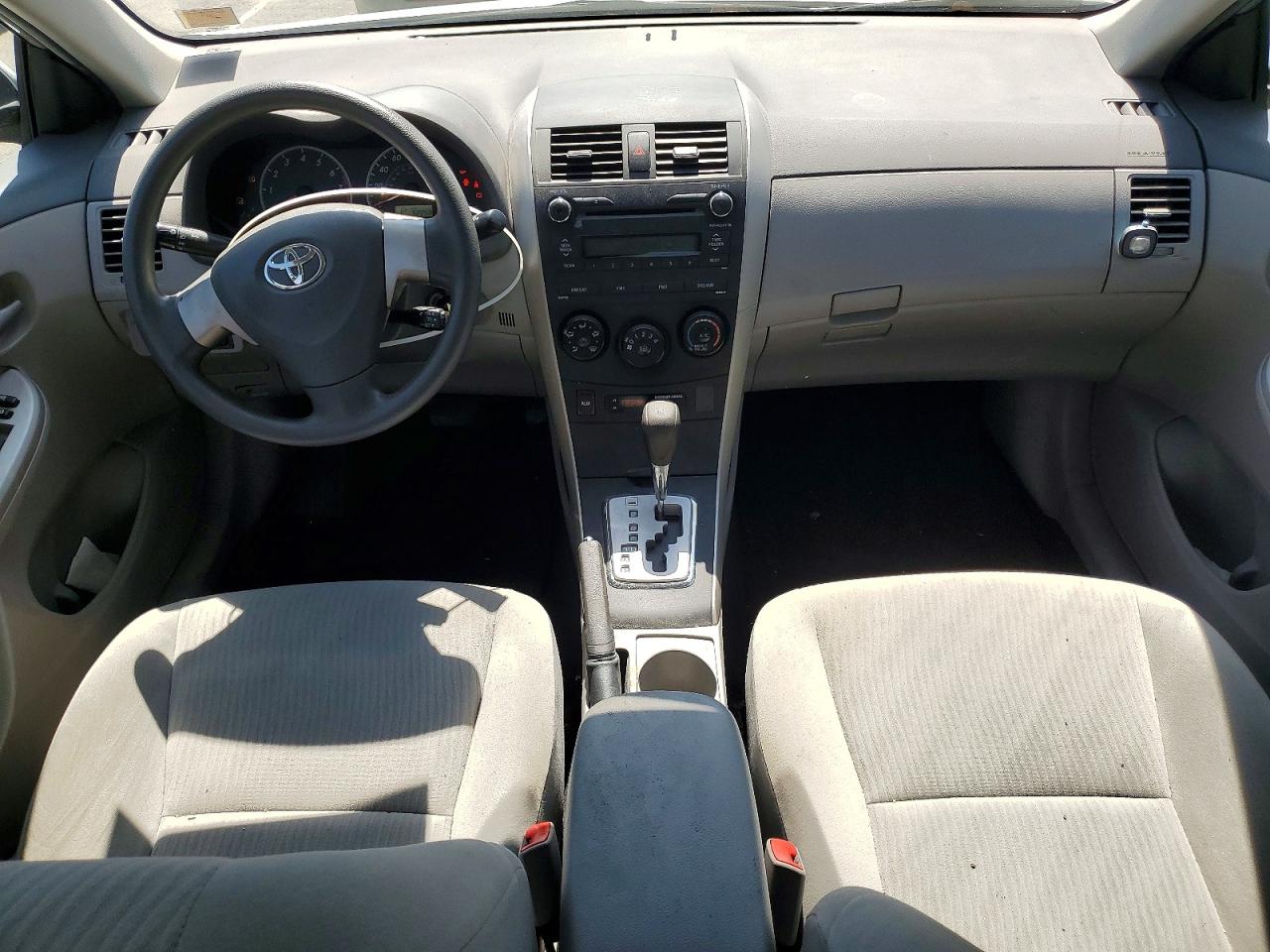 2010 TOYOTA COROLLA LE photo 15