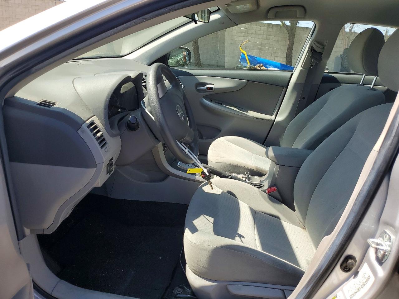 2010 TOYOTA COROLLA LE photo 13