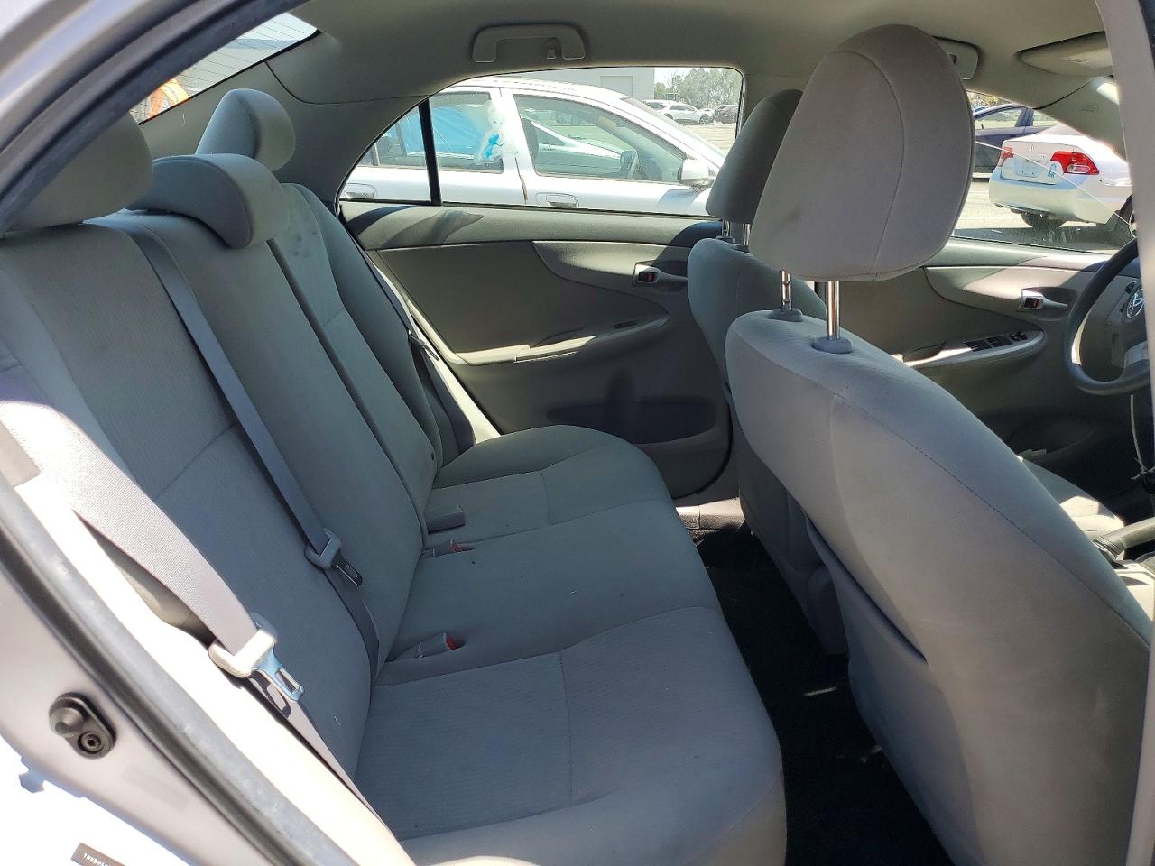 2010 TOYOTA COROLLA LE photo 19