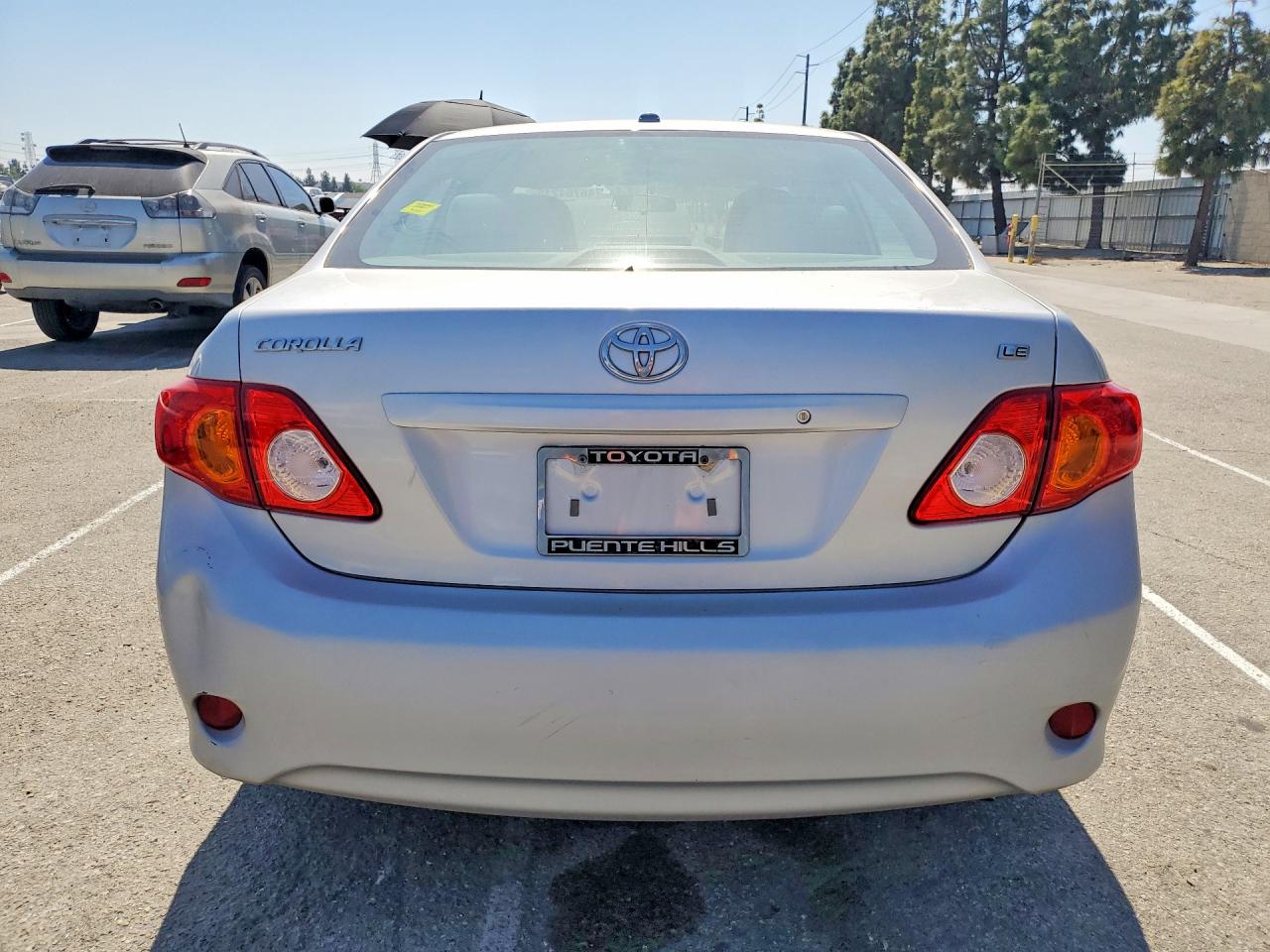 2010 TOYOTA COROLLA LE photo 11