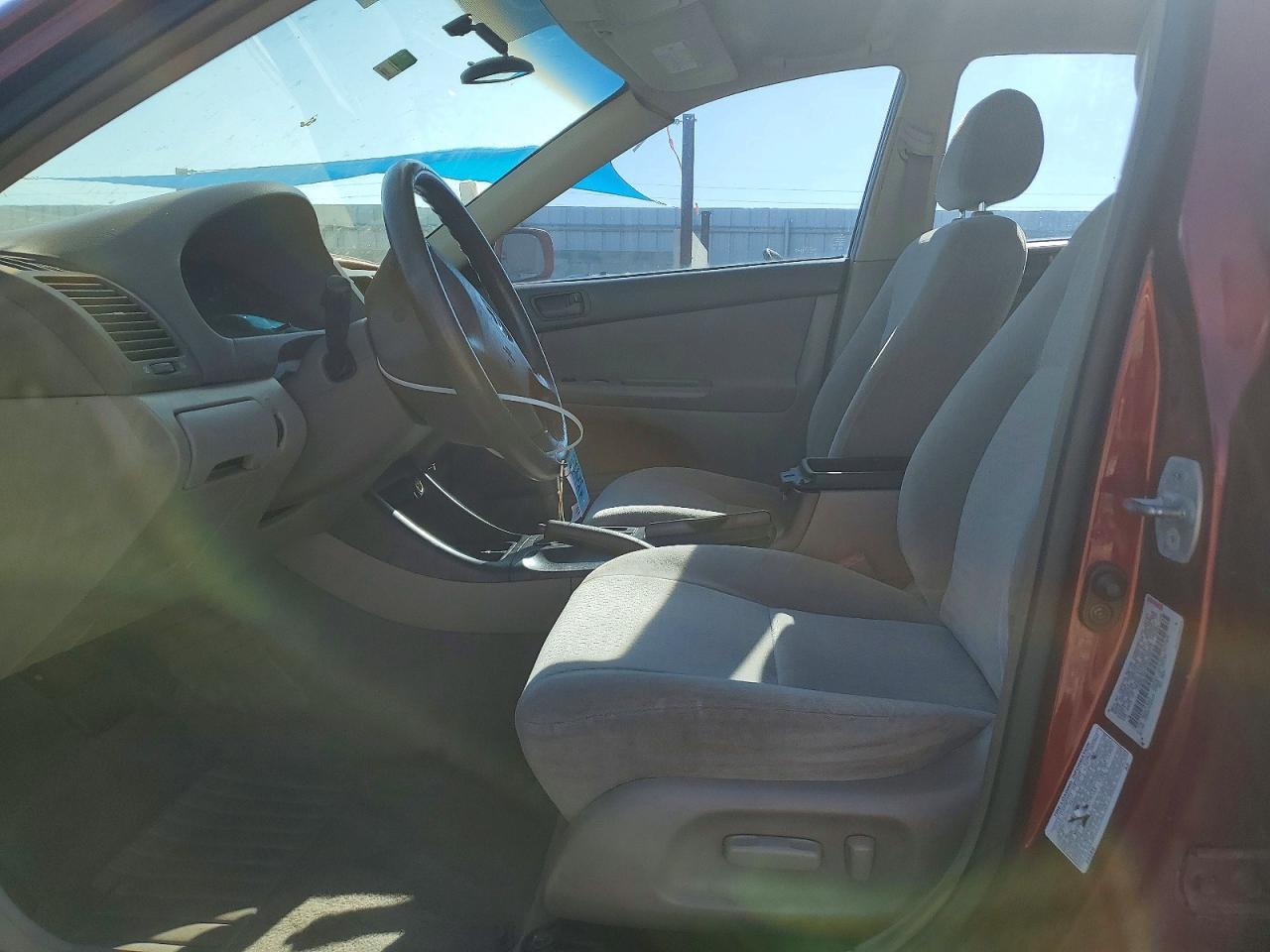 2002 TOYOTA CAMRY LE photo 19