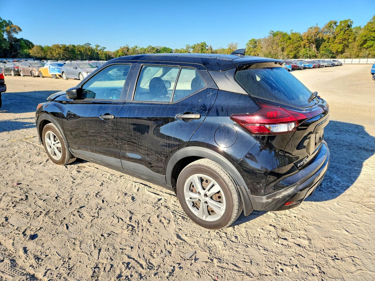 2022 NISSAN KICKS S photo 3