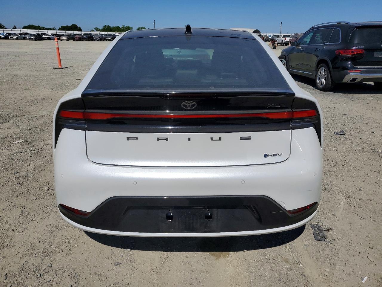 2025 TOYOTA PRIUS XLE photo 16