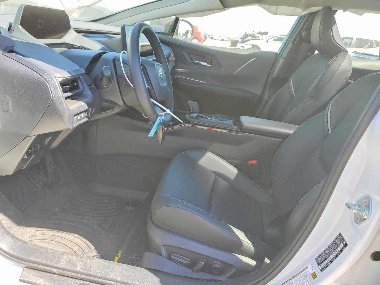 2025 TOYOTA PRIUS XLE photo 19