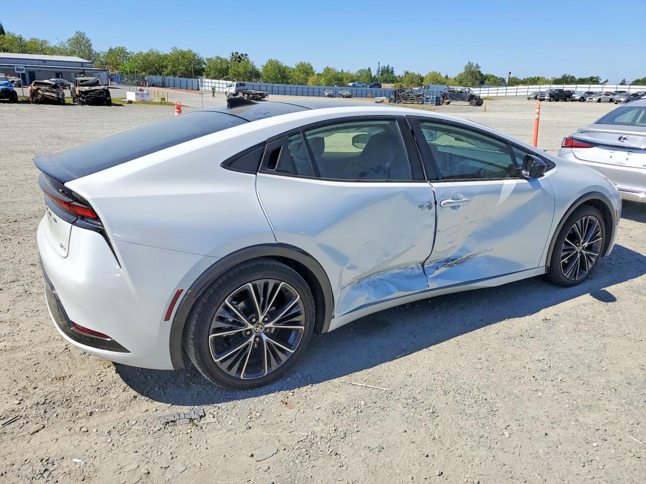 2025 TOYOTA PRIUS XLE photo 7
