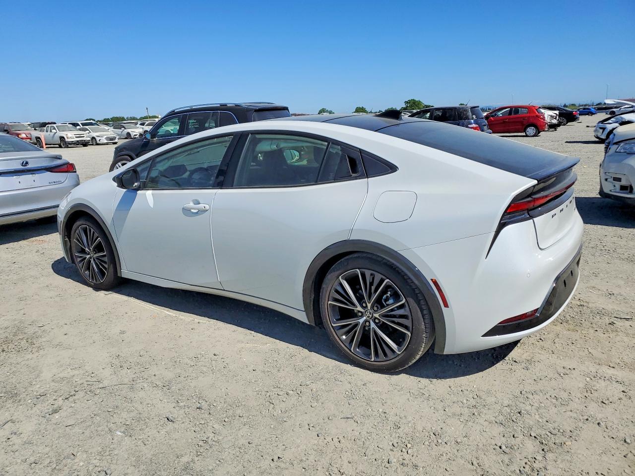 2025 TOYOTA PRIUS XLE photo 4
