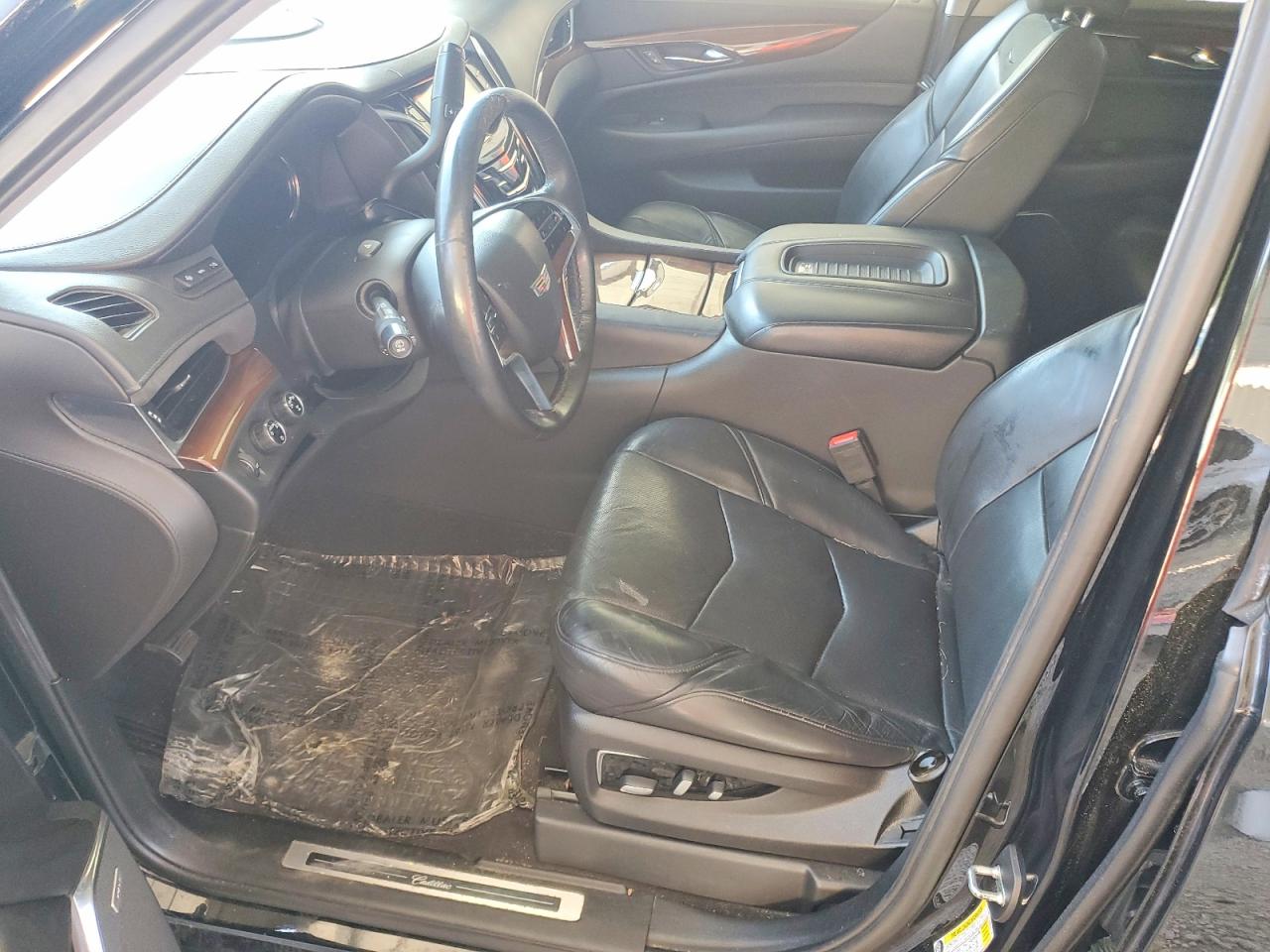 2019 CADILLAC ESCALADE LUXURY photo 7