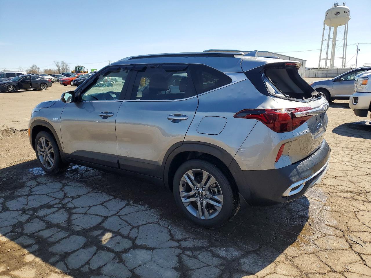 2023 KIA SELTOS S photo 3